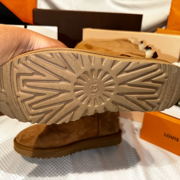 Authentic UGG Double Bow Boots. Shearling & Chestnut Suede Size 10 - Picture 7 of 12